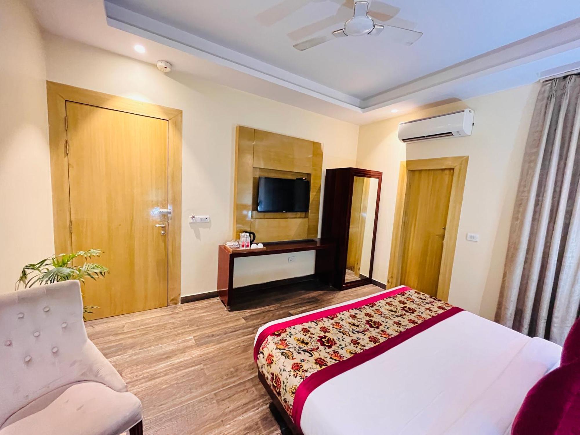 Hotel Banz Near Indira Gandhi Airport Delhi Nuova Delhi Esterno foto