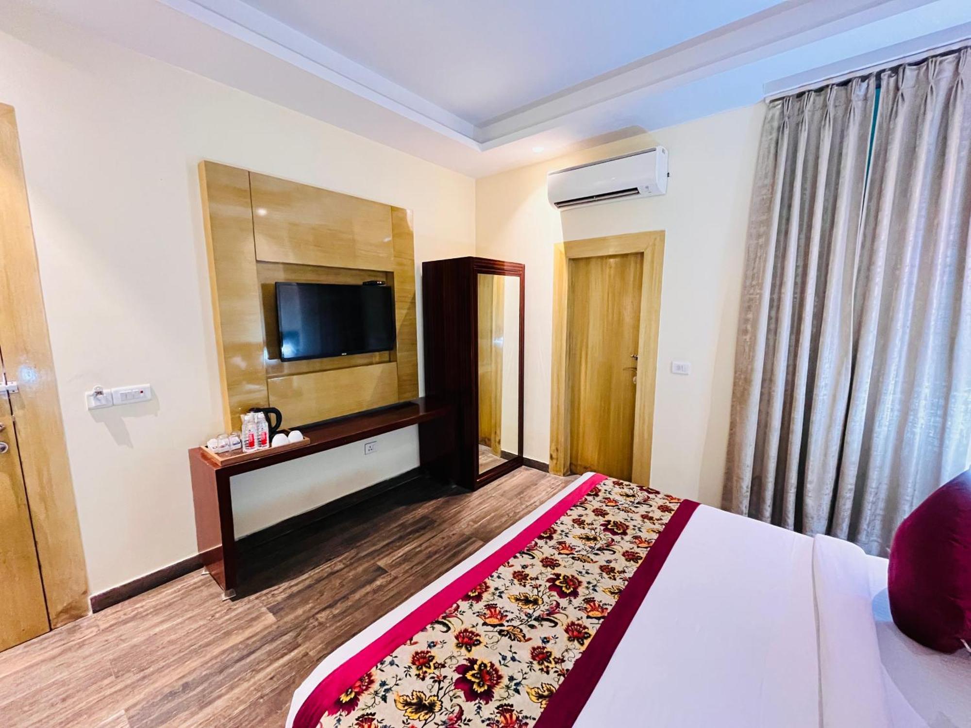Hotel Banz Near Indira Gandhi Airport Delhi Nuova Delhi Esterno foto