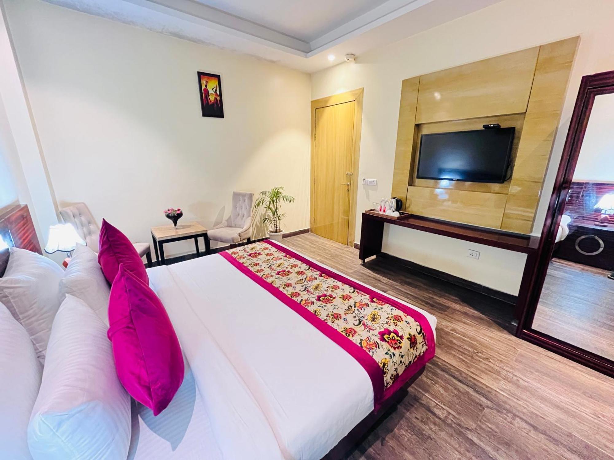 Hotel Banz Near Indira Gandhi Airport Delhi Nuova Delhi Esterno foto