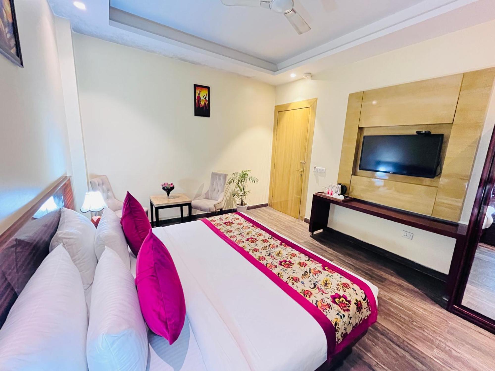 Hotel Banz Near Indira Gandhi Airport Delhi Nuova Delhi Esterno foto