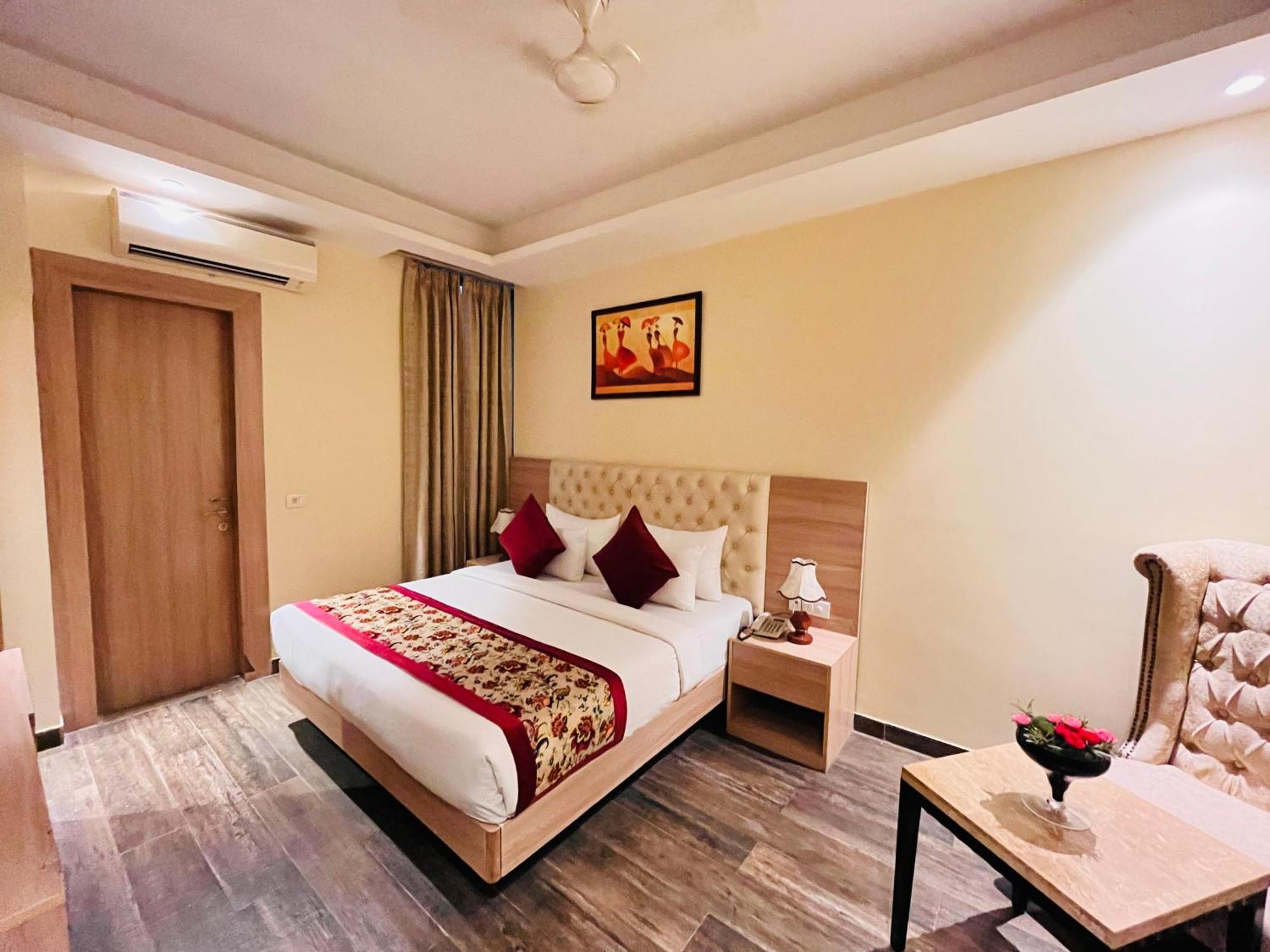 Hotel Banz Near Indira Gandhi Airport Delhi Nuova Delhi Esterno foto