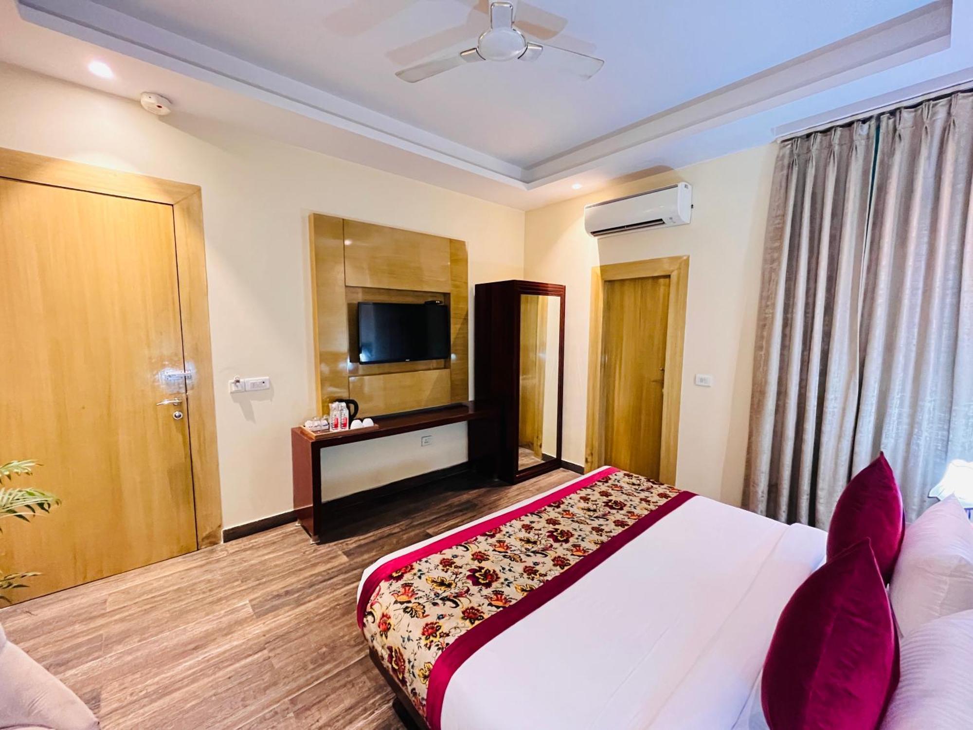 Hotel Banz Near Indira Gandhi Airport Delhi Nuova Delhi Esterno foto