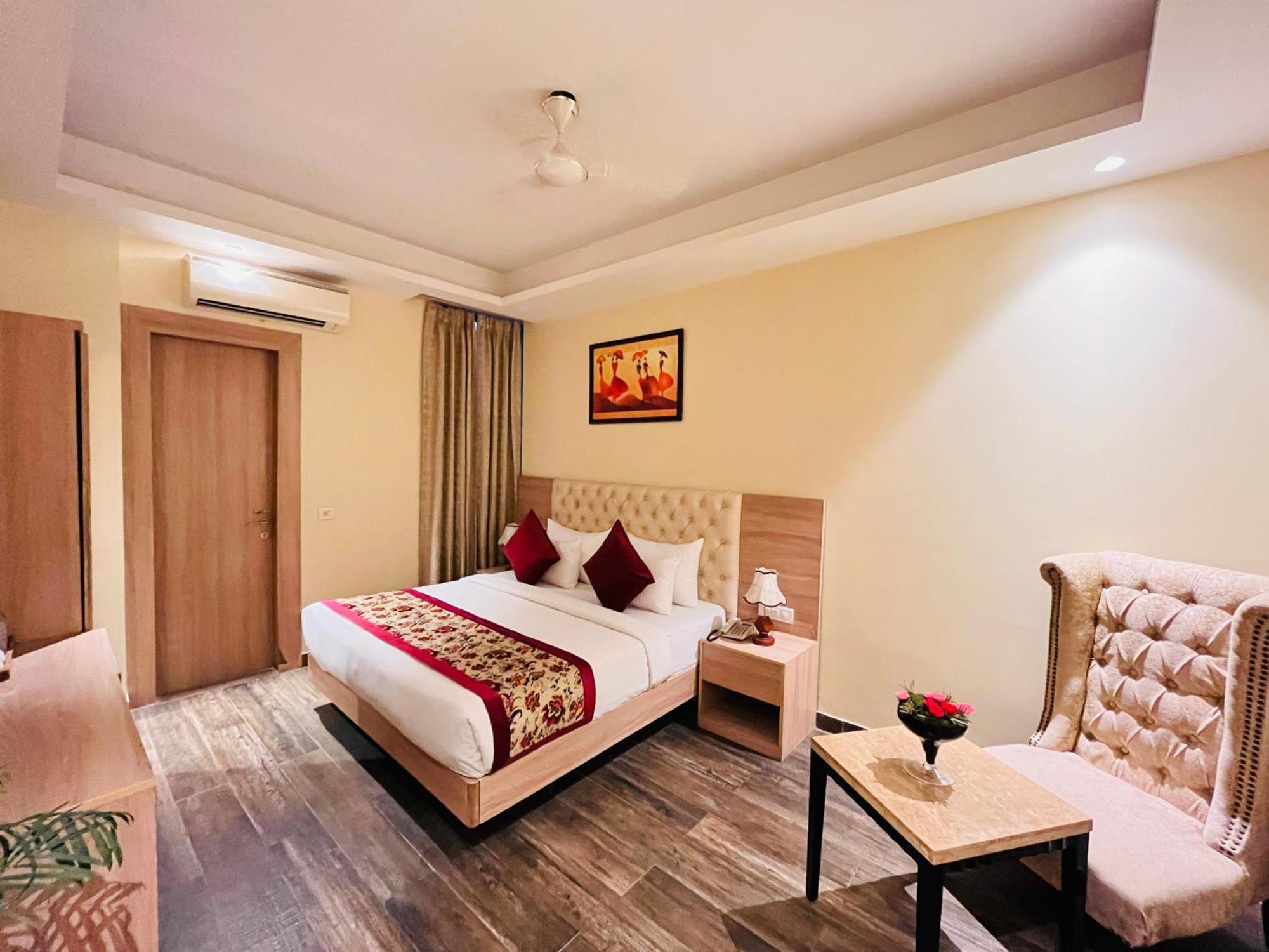 Hotel Banz Near Indira Gandhi Airport Delhi Nuova Delhi Esterno foto