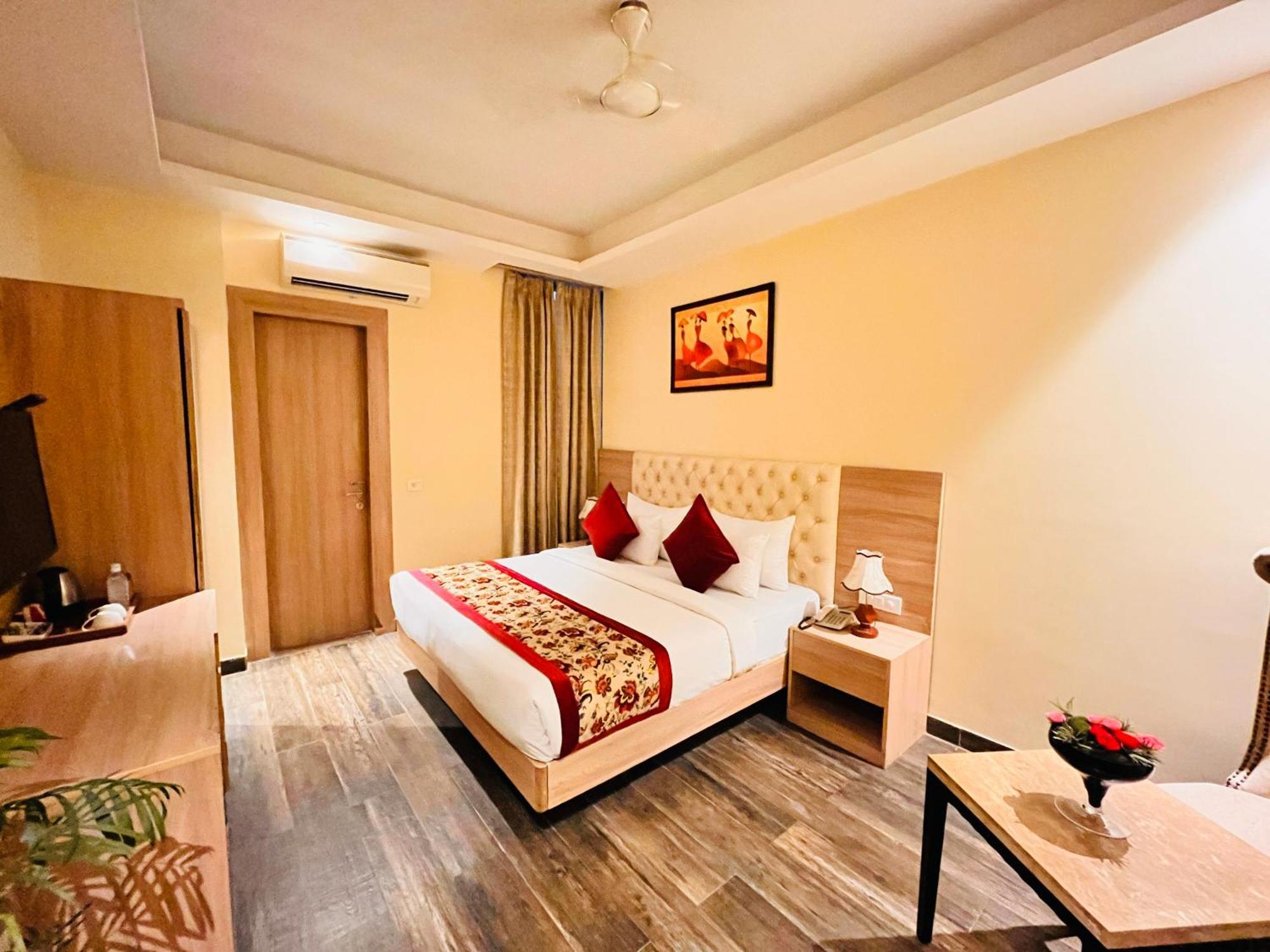 Hotel Banz Near Indira Gandhi Airport Delhi Nuova Delhi Esterno foto