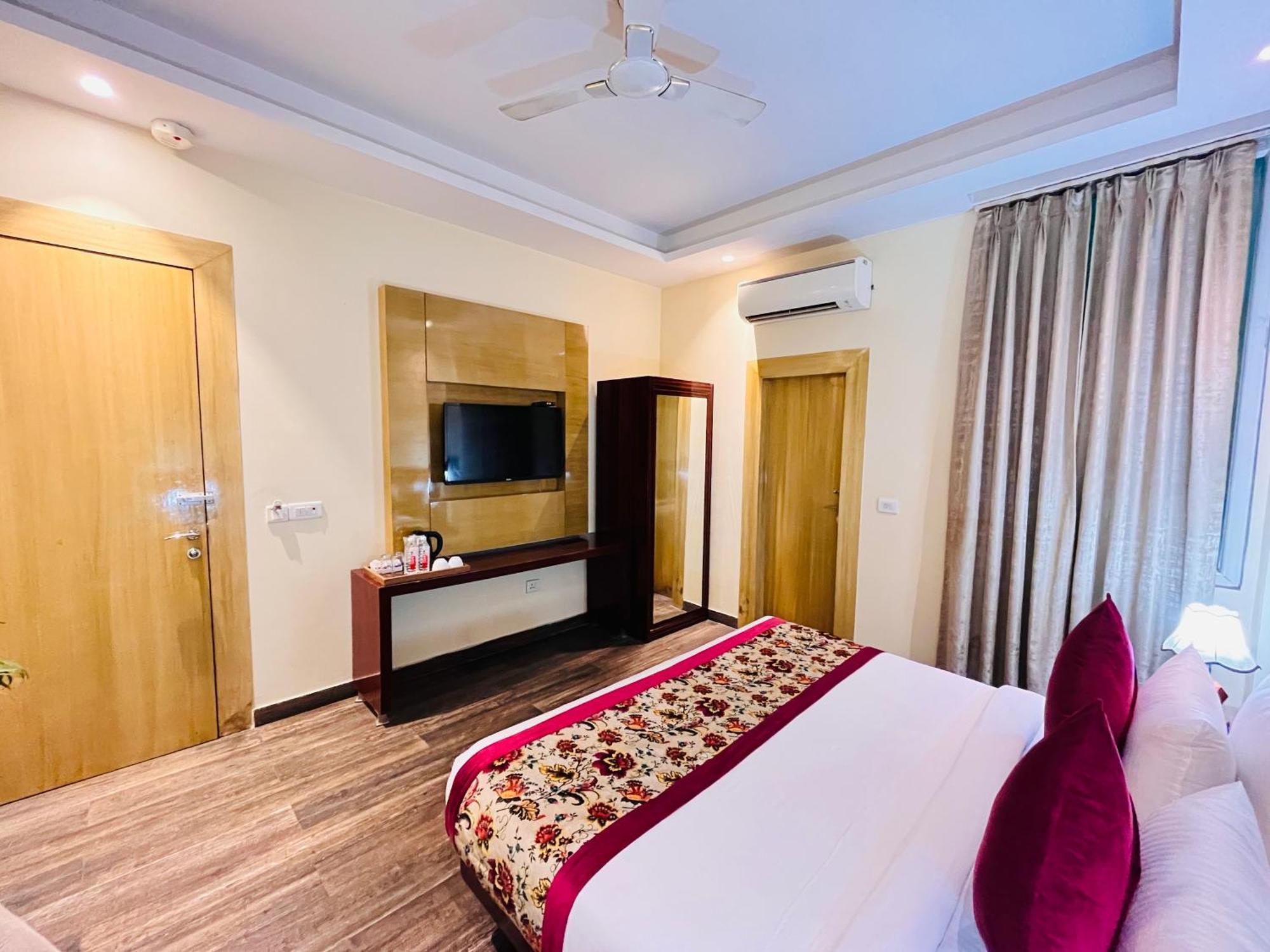 Hotel Banz Near Indira Gandhi Airport Delhi Nuova Delhi Esterno foto